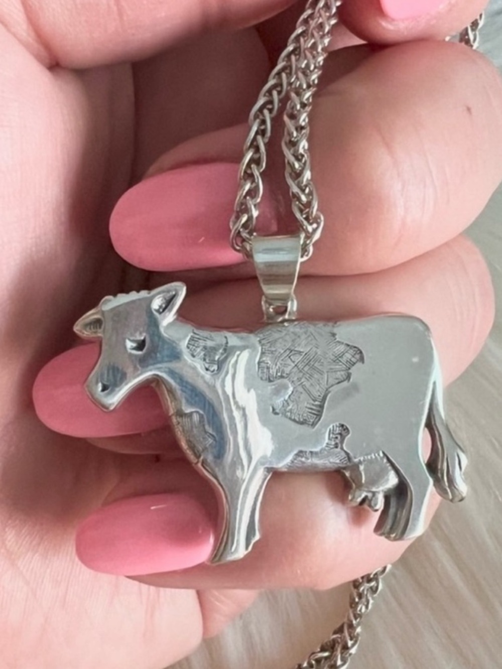 Ultra RARE COW pendant James Avery
COLLECTORS PIECE